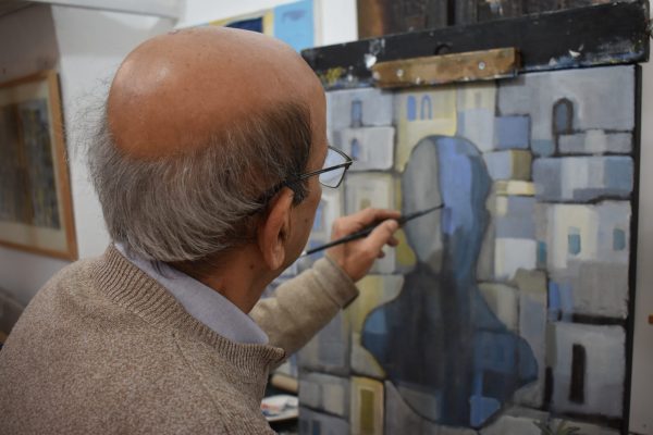 Abed Abdi painting his self portrait at his studio, 2021